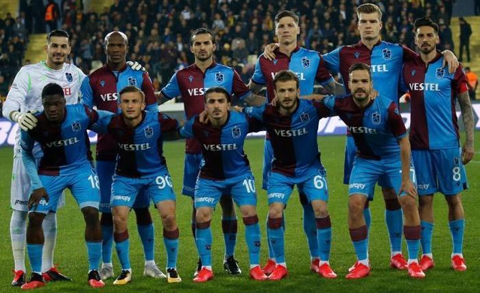 Trabzonspor şampiyon gibi uğurlandı Büyük coşku...