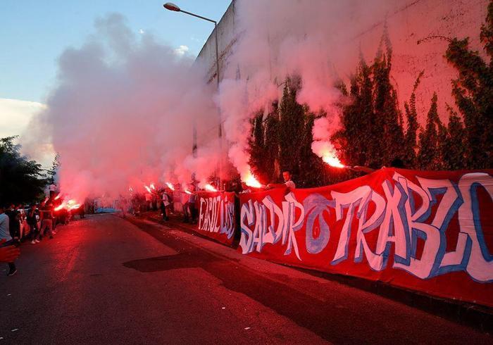 Trabzonspor şampiyon gibi uğurlandı Büyük coşku...