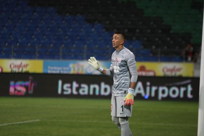 Fernando Muslera ambulansla hastaneye kaldırıldı İşte o anlar...