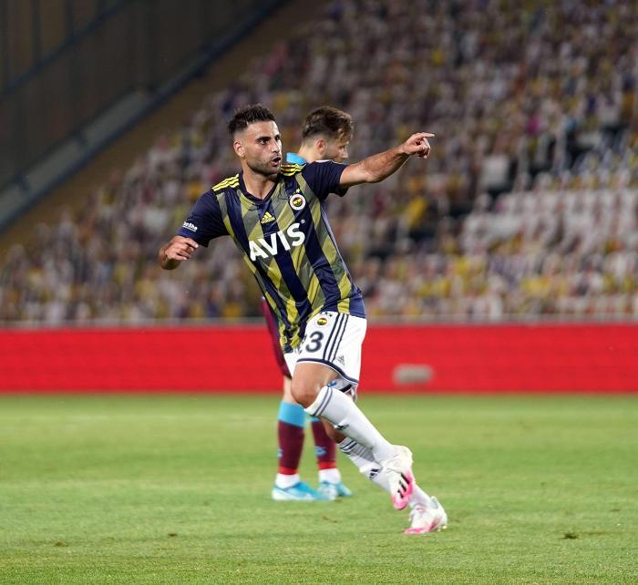 Fenerbahçede gergin anlar... Volkan Demirelden Deniz Türüçe: Otur yerine