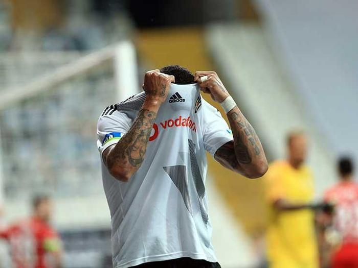 Beşiktaşta Kevin Prince Boatengden formayı yere atma açıklaması