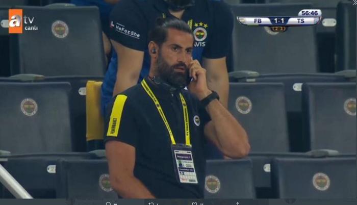 Fenerbahçede gergin anlar... Volkan Demirelden Deniz Türüçe: Otur yerine
