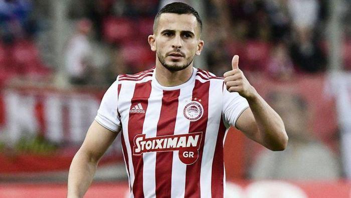 Galatasaraydan Fenerbahçeye yılın çalımı 1 transfer 1 ayrılık