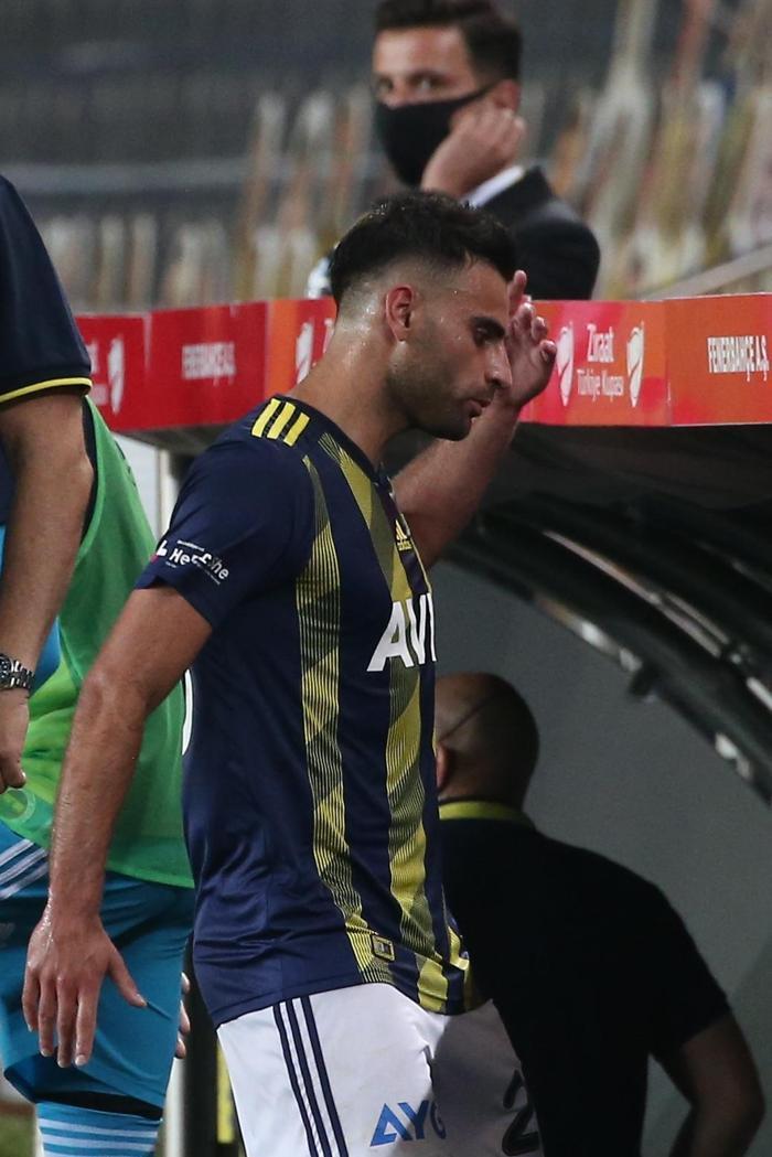 Fenerbahçede gergin anlar... Volkan Demirelden Deniz Türüçe: Otur yerine