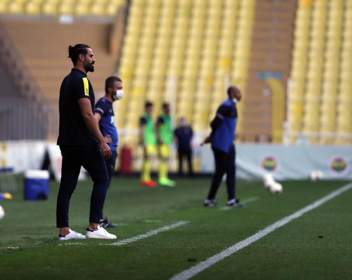 Fenerbahçe Şükrü Saracoğluna geri döndü, genç futbolcu göze girdi