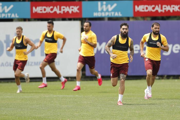 Galatasarayda moraller bozuk Fotoğraflar bugün çekildi...