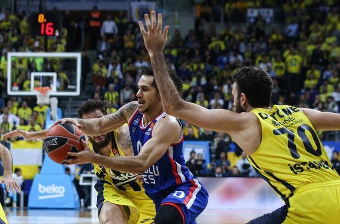 Fenerbahçe Beko - Anadolu Efes maçından ekrana yansımayanlar