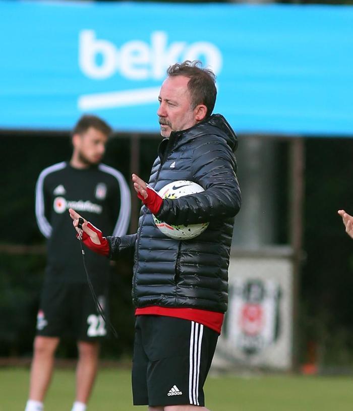 Beşiktaş ara vermedi Sergen Yalçından futbolcularına uyarı
