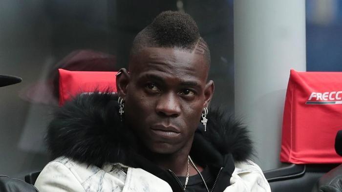Beşiktaş dünyaca ünlü golcü Mario Balotelliyi transfer etmek istiyor