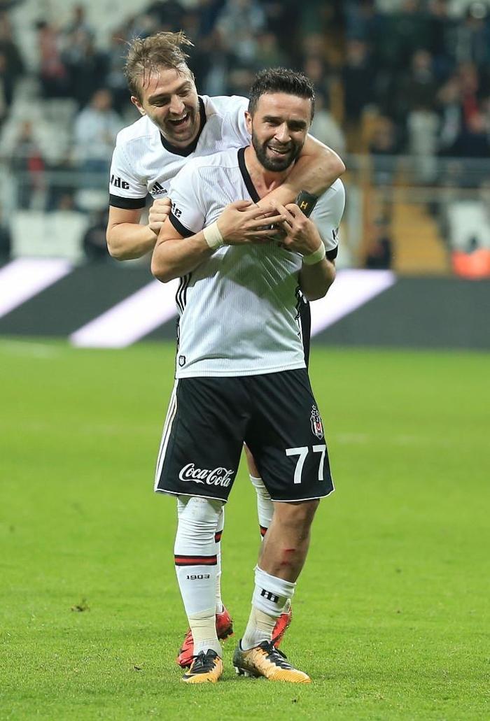 İKİSİ DE SICAK BAKIYOR
