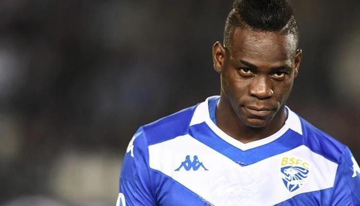 Beşiktaş dünyaca ünlü golcü Mario Balotelliyi transfer etmek istiyor