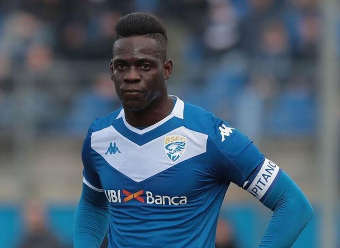 Beşiktaş dünyaca ünlü golcü Mario Balotelliyi transfer etmek istiyor