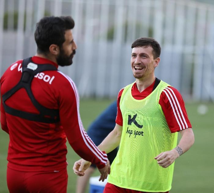 Emre Belözoğlunun hedefindeki 5 isim İşte Fenerbahçe istediği transferler