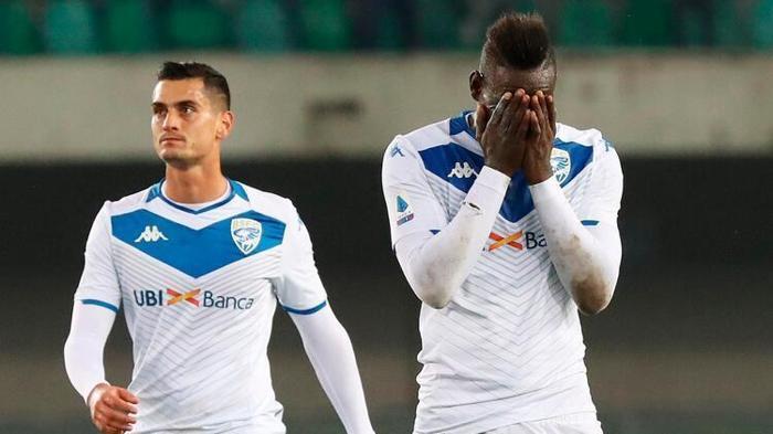 Beşiktaş dünyaca ünlü golcü Mario Balotelliyi transfer etmek istiyor