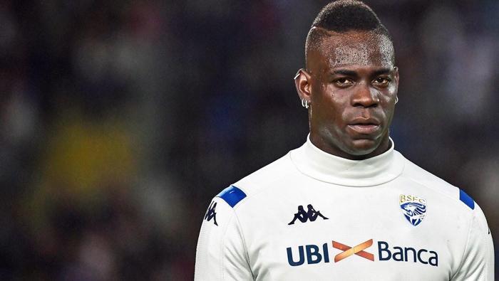 Beşiktaş dünyaca ünlü golcü Mario Balotelliyi transfer etmek istiyor