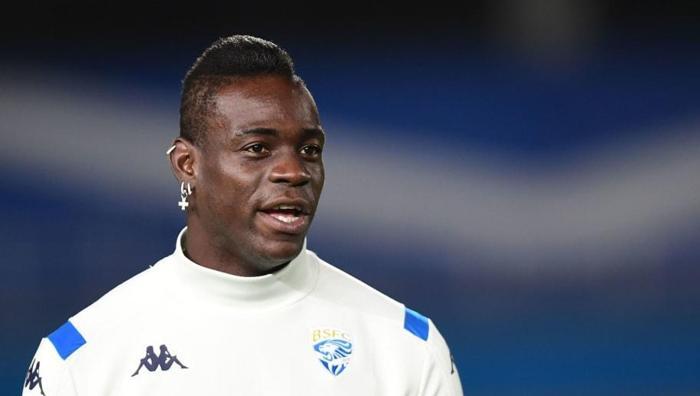 Beşiktaş dünyaca ünlü golcü Mario Balotelliyi transfer etmek istiyor