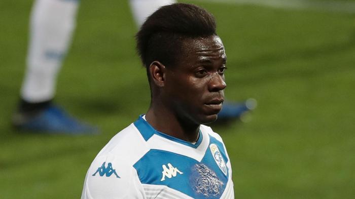 Beşiktaş dünyaca ünlü golcü Mario Balotelliyi transfer etmek istiyor