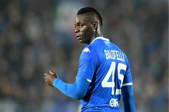 Beşiktaş dünyaca ünlü golcü Mario Balotelliyi transfer etmek istiyor