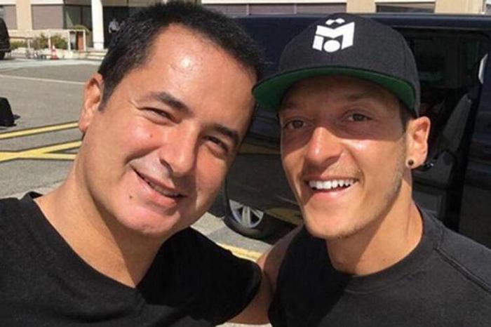 Serhat Akın, Mesut Özil sorusuna çıldırdı Fenerbahçeye niye gelsin
