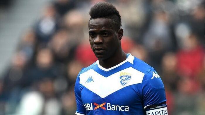 Beşiktaş dünyaca ünlü golcü Mario Balotelliyi transfer etmek istiyor
