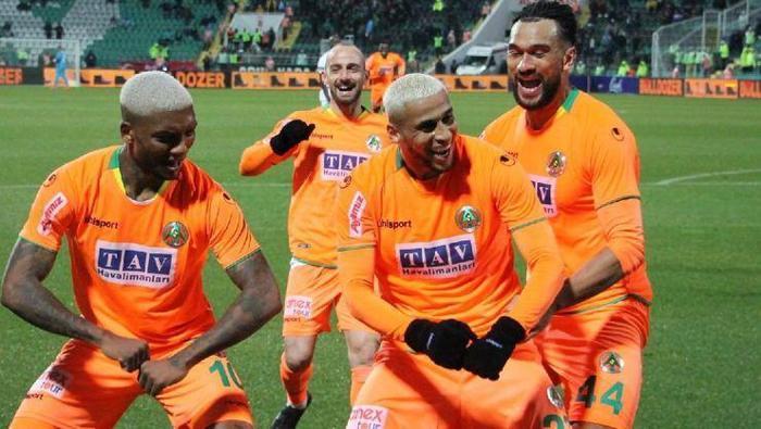 Sezon başında: 13 Devre arasında: 13