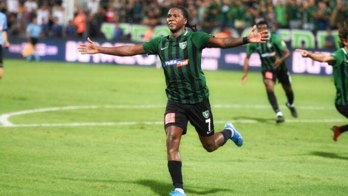 Sezon başında: 12 Devre arasında: 13 (sonra 12)