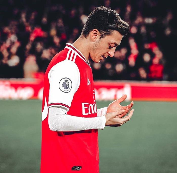 Serhat Akın, Mesut Özil sorusuna çıldırdı Fenerbahçeye niye gelsin