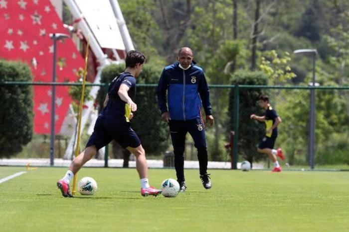 Fenerbahçeye Aurelio göndermesi O kadar Türk varken şaşırdım