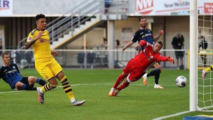 Jadon Sancho şov 17 gol - 16 asist