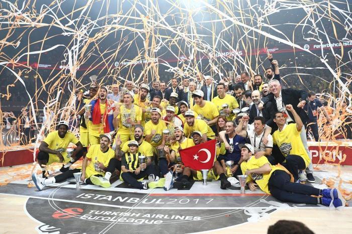 Fenerbahçe ve Galatasaray taraftarı sosyal medyayı ayağa kaldırdı