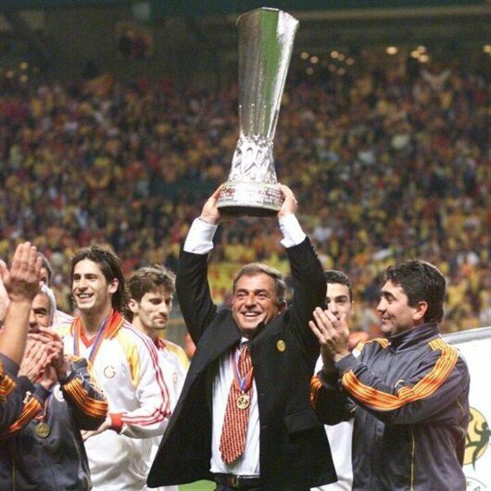 Fenerbahçe ve Galatasaray taraftarı sosyal medyayı ayağa kaldırdı