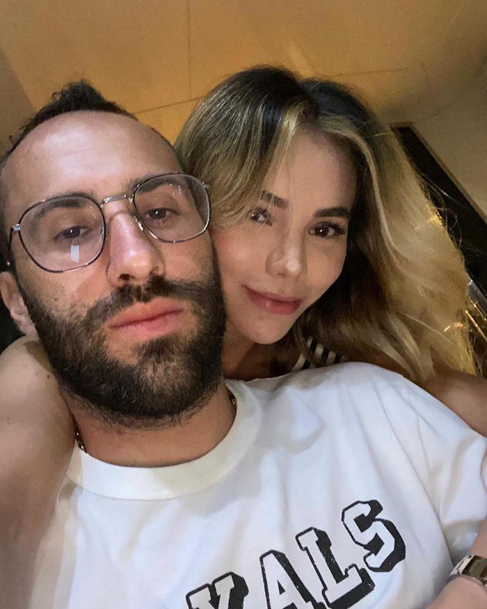 Ospina ve eşinden karantina pozu