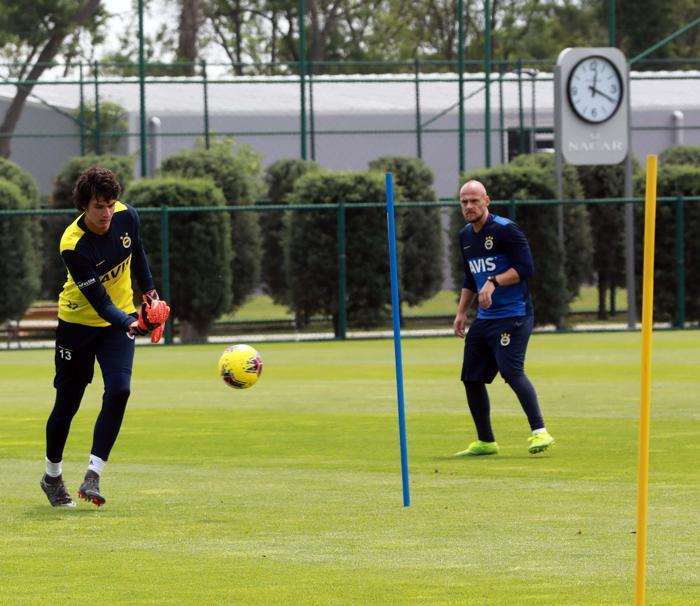 Fenerbahçe Rivada kampa girdi Aurelio işbaşı yaptı