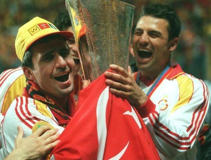 17 Mayıs 2000 Galatasaray, UEFA Kupasının 20. yıl dönümünü kutluyor