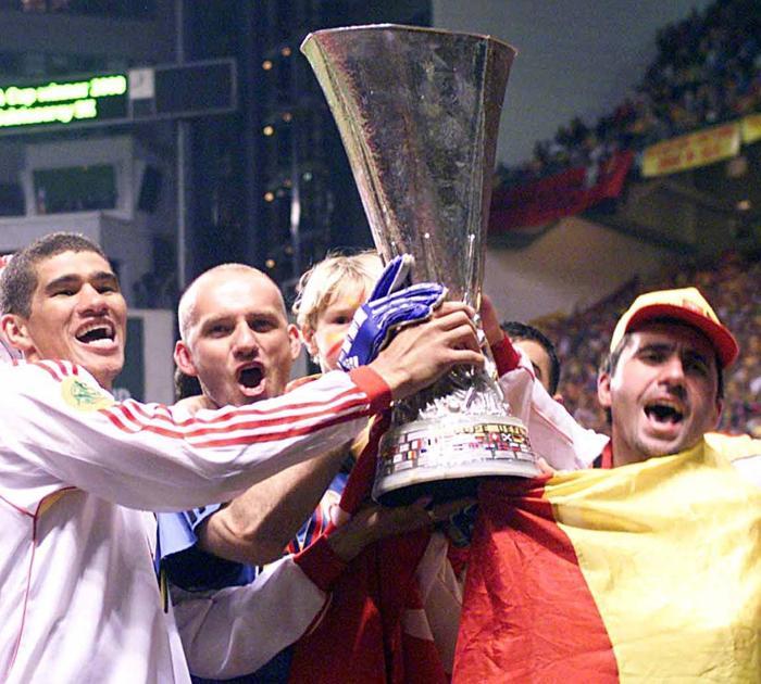 17 Mayıs 2000 Galatasaray, UEFA Kupasının 20. yıl dönümünü kutluyor