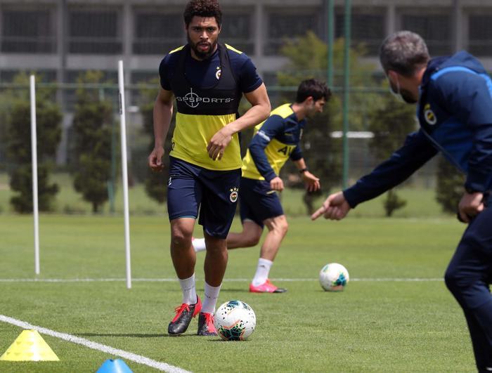 Fenerbahçe Rivada kampa girdi Aurelio işbaşı yaptı