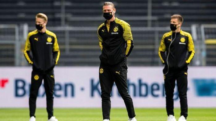 Futbola dönen Almanya Bundesligada dikkat çeken görüntüler