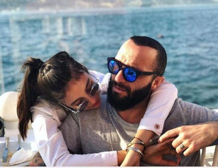 Berkay, Arda Turanın sahibi olduğu mekana gitti