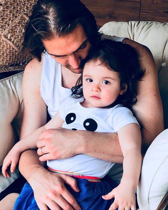 Caner Erkin kızı ile vakit geçiriyor