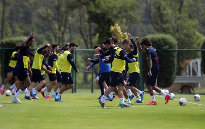 Fenerbahçe Rivada kampa girdi Aurelio işbaşı yaptı