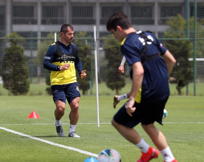 Fenerbahçe Rivada kampa girdi Aurelio işbaşı yaptı
