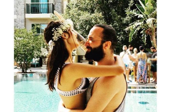 Berkay, Arda Turanın sahibi olduğu mekana gitti