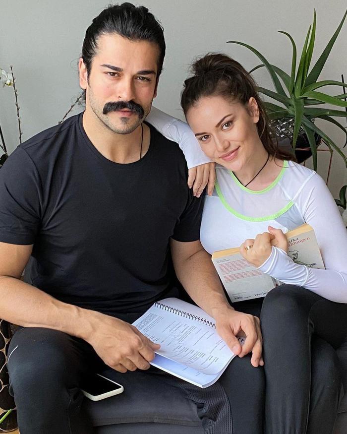 Burak Özçivitten Fahriye Evcene servet değerinde hediye
