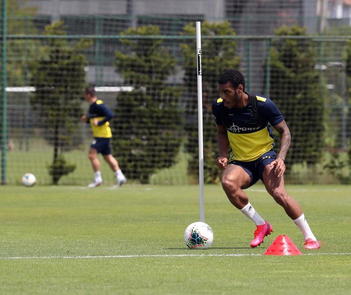 Fenerbahçe Rivada kampa girdi Aurelio işbaşı yaptı