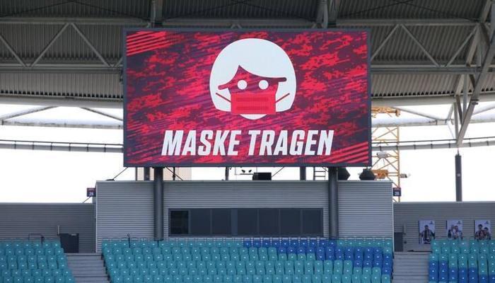 Futbola dönen Almanya Bundesligada dikkat çeken görüntüler