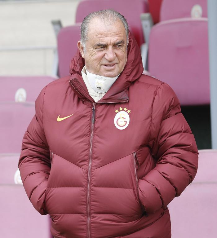 Galatasaray sahaya indi Eldivenli antrenman...