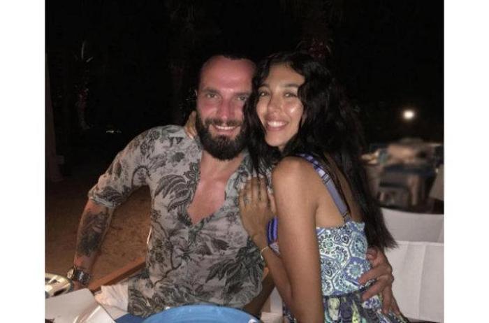Berkay, Arda Turanın sahibi olduğu mekana gitti