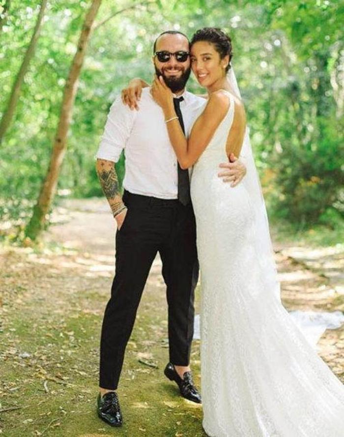 Berkay, Arda Turanın sahibi olduğu mekana gitti
