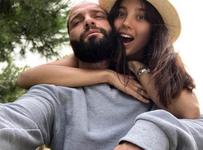 Berkay, Arda Turanın sahibi olduğu mekana gitti