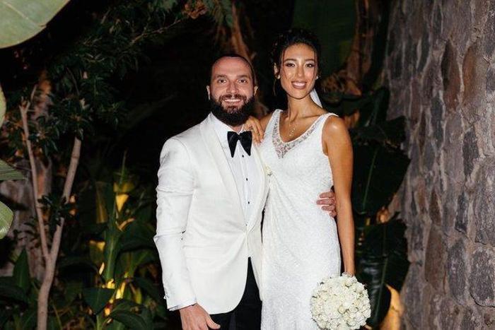 Berkay, Arda Turanın sahibi olduğu mekana gitti